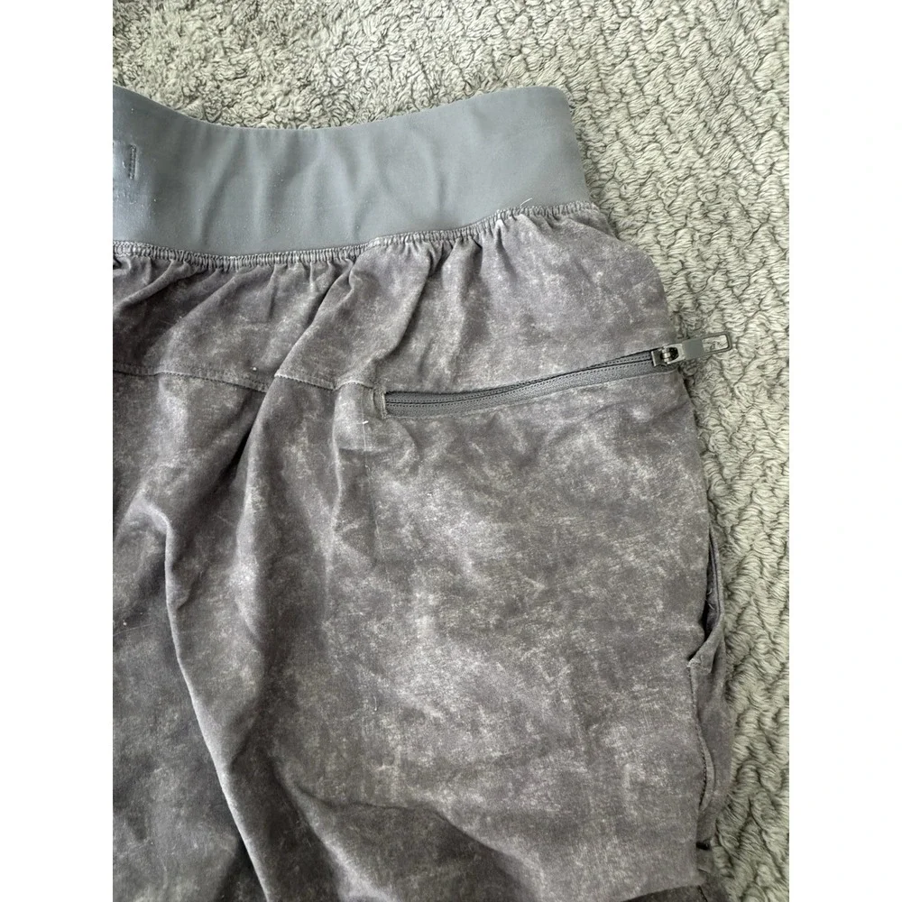 Lululemon T.H.E.‎ Shorts Linerless Stretch Men's Sz S Gray Gravel Dust Asphalt